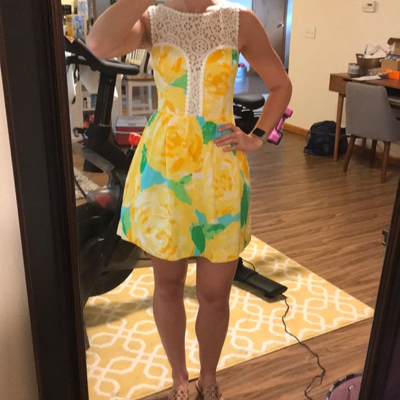 Holy grail 👑 First Impressions Dress - Picture 4 of 6